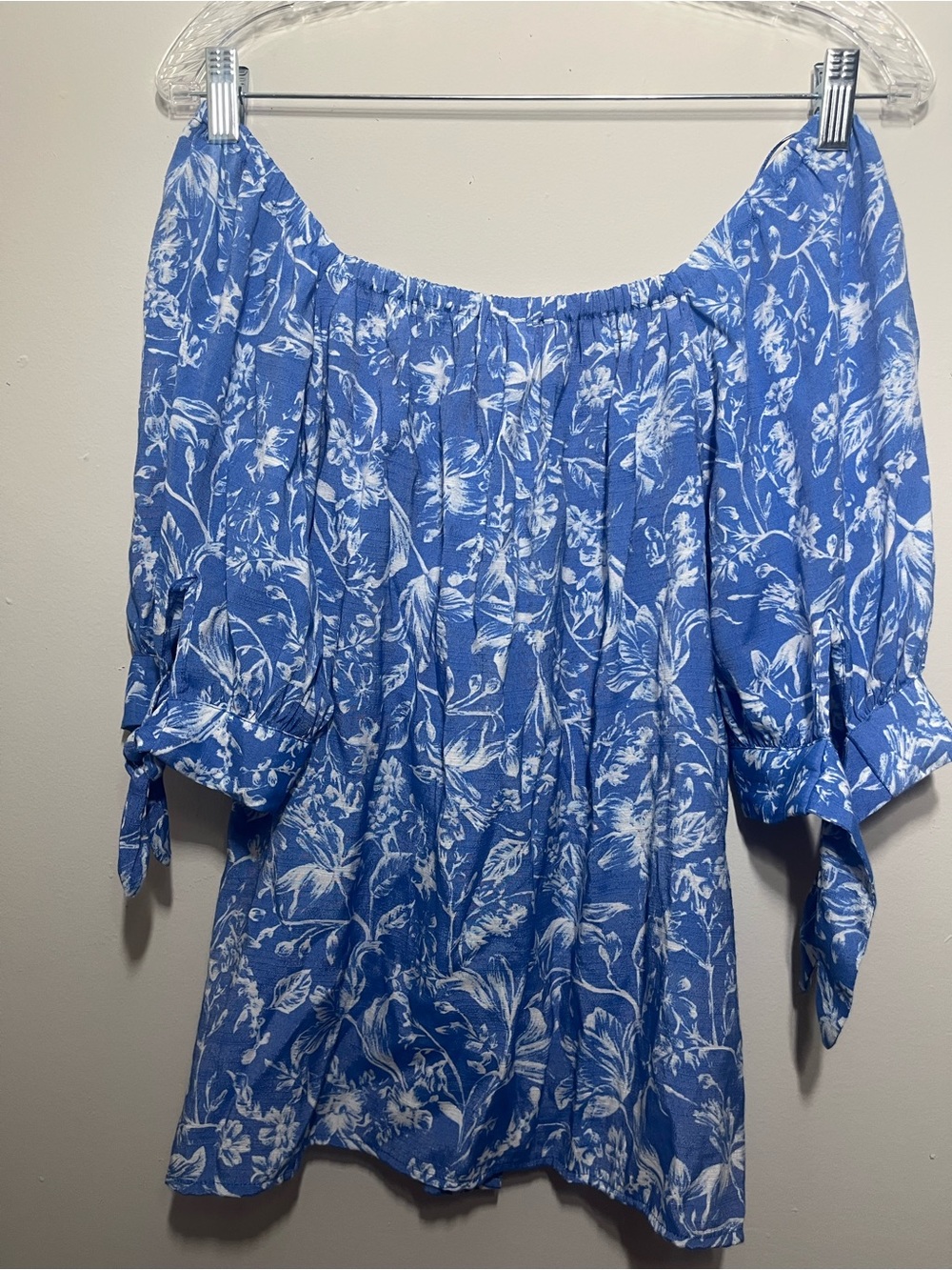 LC Lauren Conrad Blue and White Floral Off-Shoulder Blouse - Picture 7 of 7